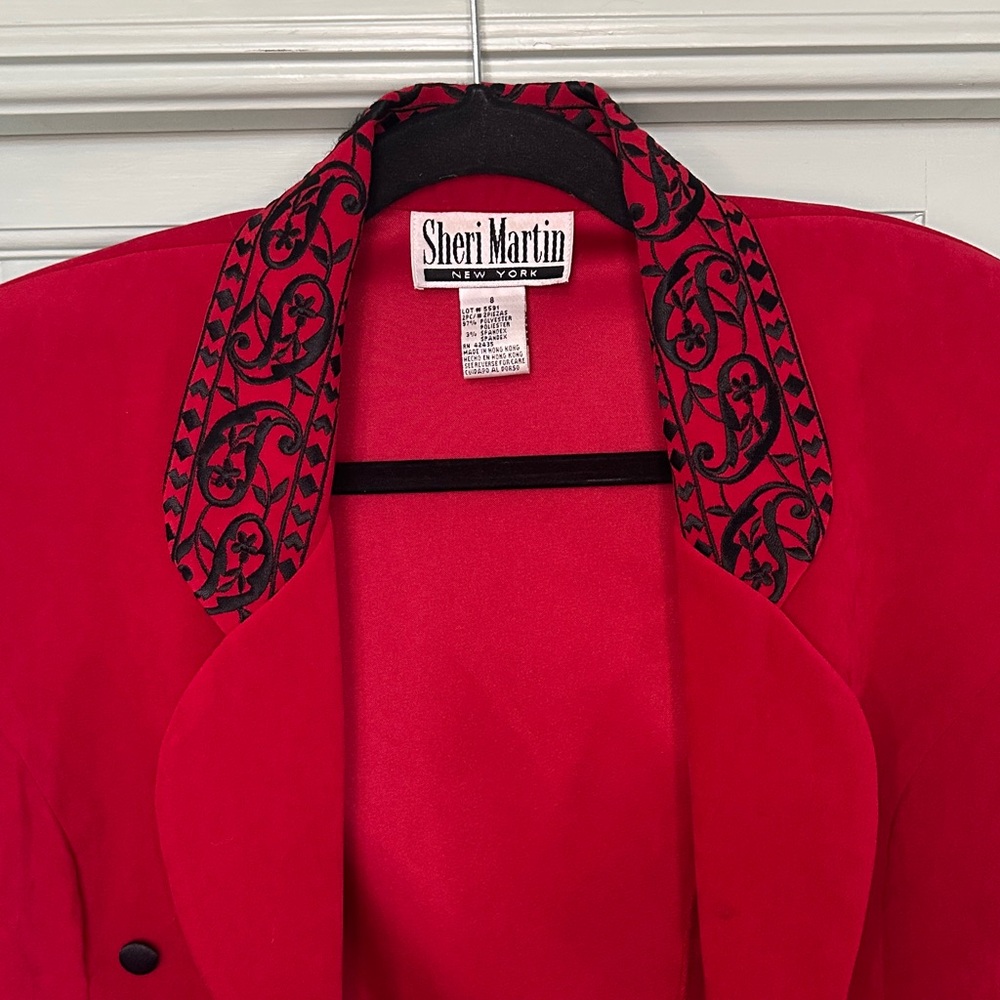 Vintage Sheri Martin Elegant Red Blazer with Black Accents - Picture 3 of 9